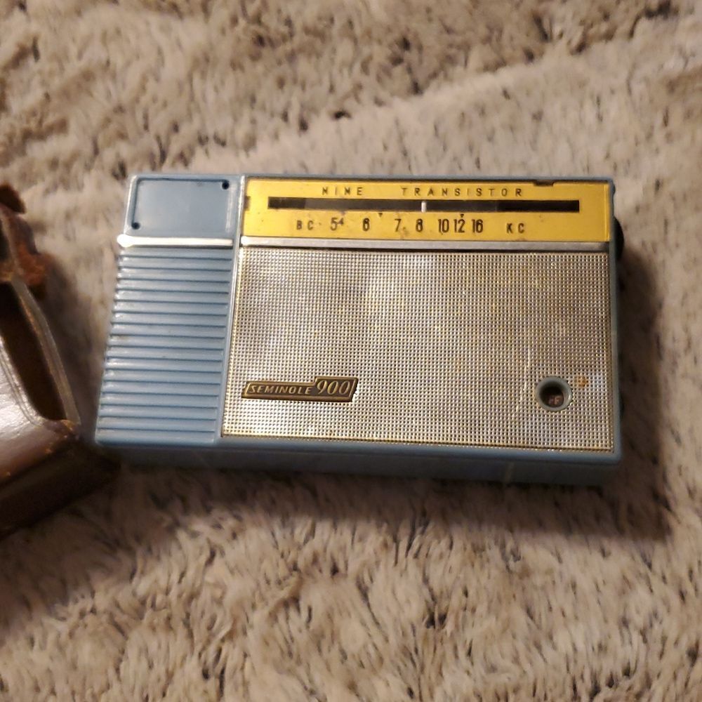 Radio Corp. SR-H107 transistor radio, likely from around 1961 With Case Military - Picture 3 of 16